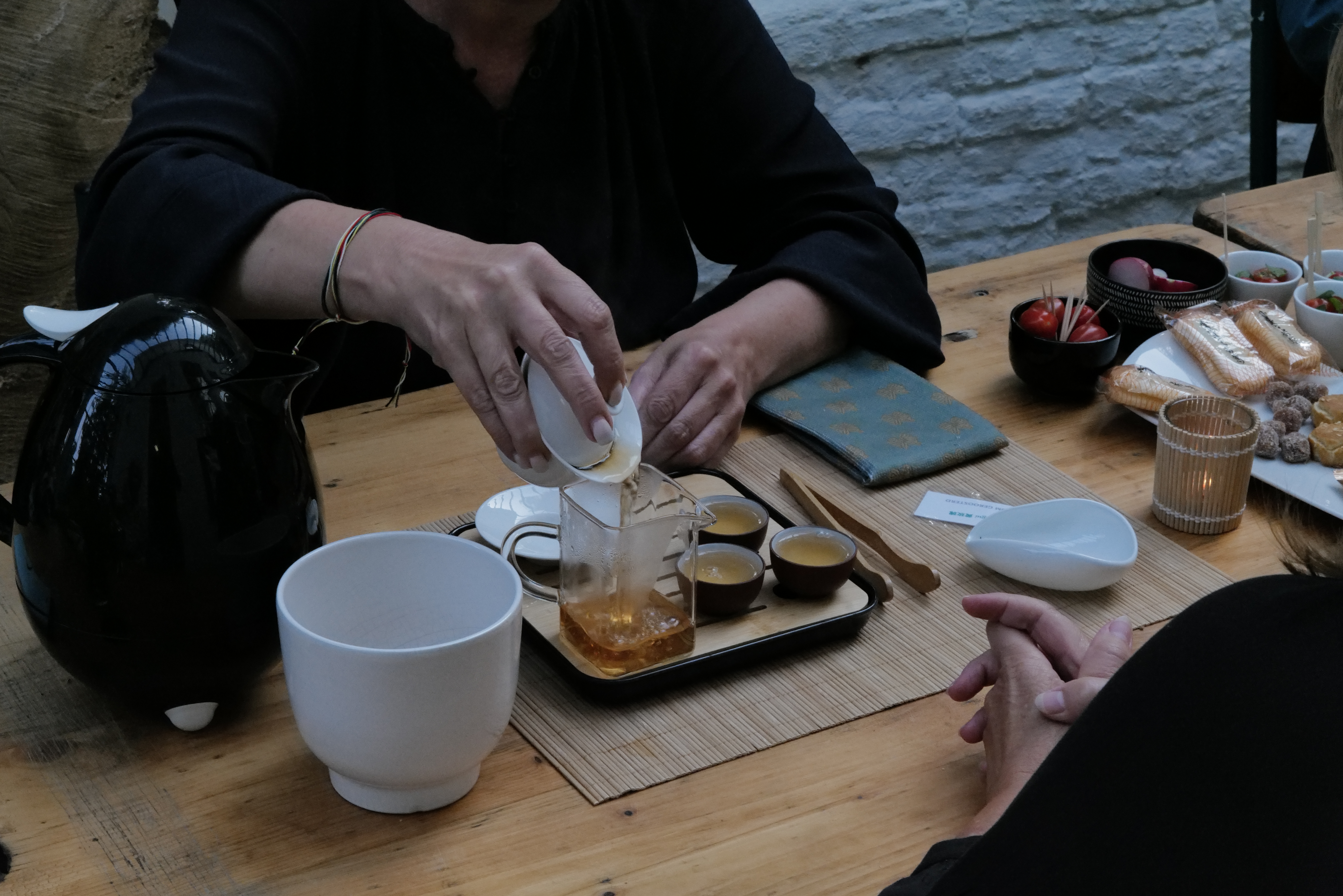 Gebruik van een Gaiwan om thee te schenken