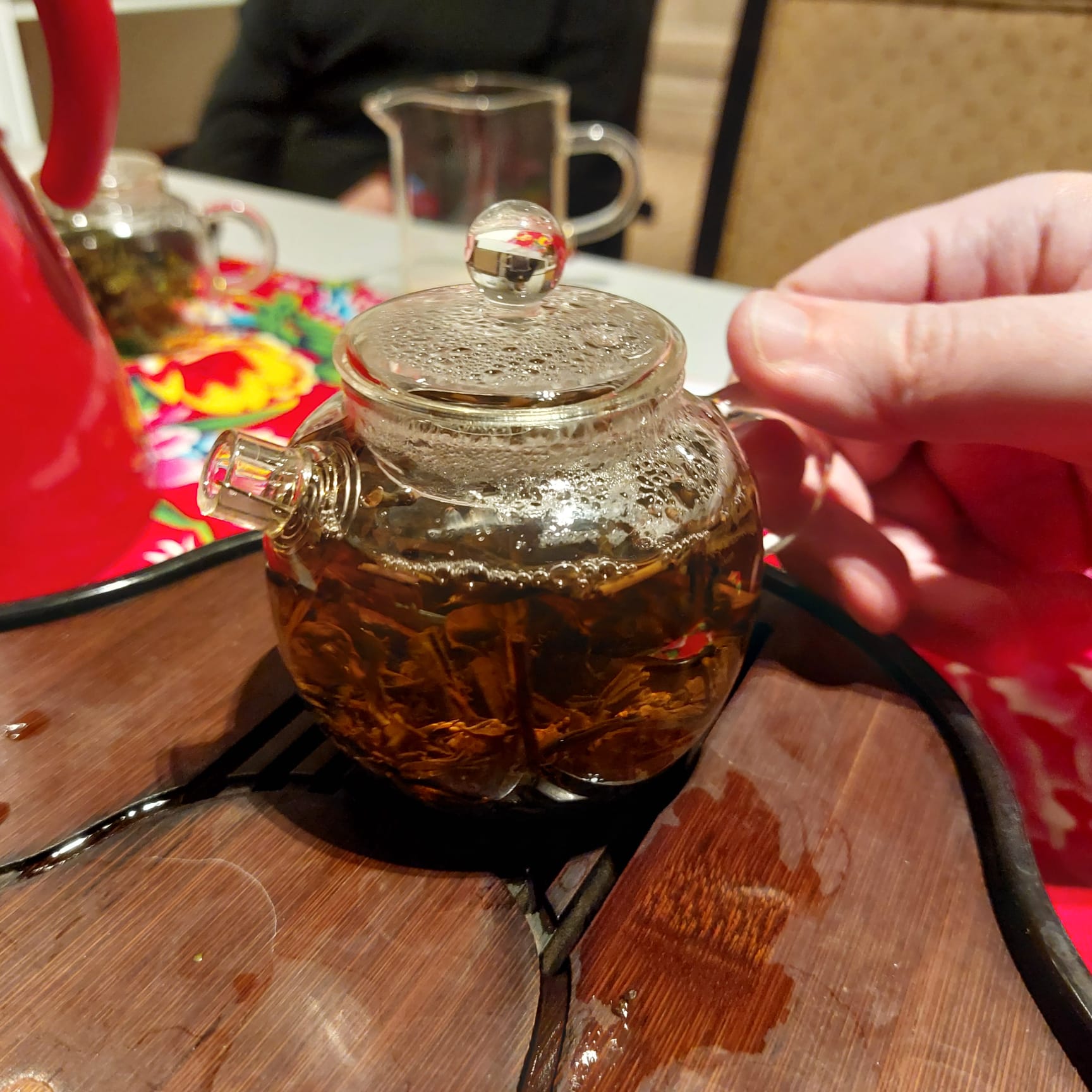 tijdens theeproefsessies gebruiken we kleine theepotjes